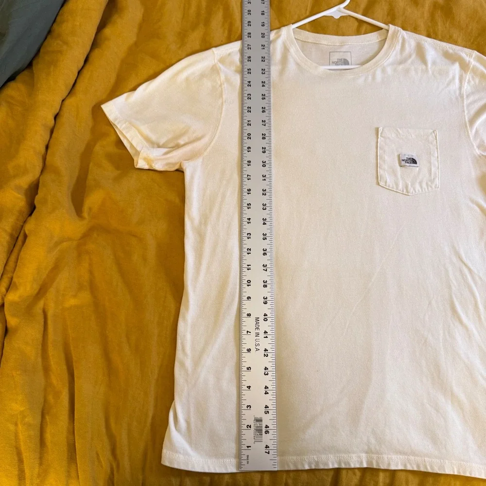The North Face Mens Cream Short Sleeve Pocket‎ T-Shirt Logo Patch Large